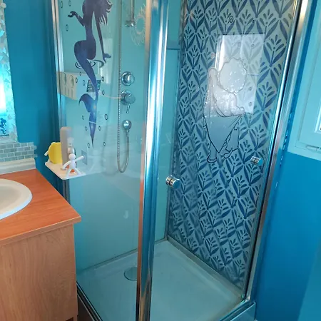 مكان تخييم La Cabanne Du Pecheur *