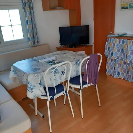 مكان تخييم La Cabanne Du Pecheur *