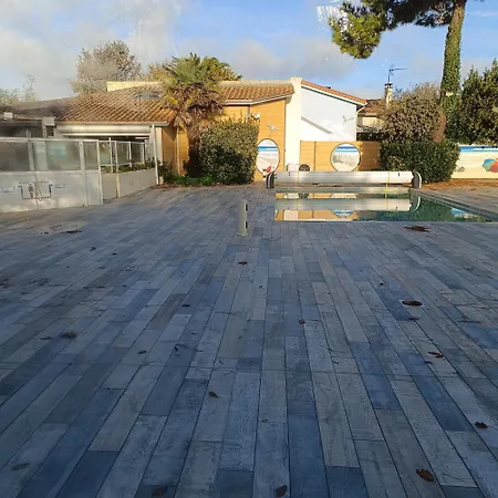 مكان تخييم La Cabanne Du Pecheur *